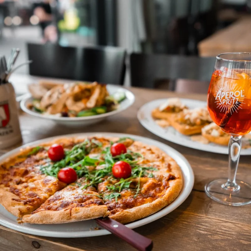 Aperol Spritz mit Pizza im Seehaus