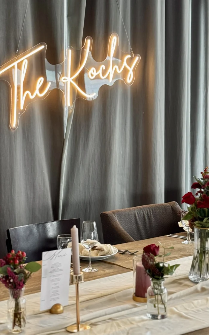 Leuchtschriftzug Nachname für Hochzeit im Seehaus53