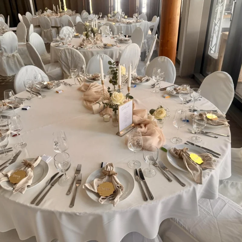 Gedeckter Hochzeittisch im Seehaus 53 - Hochzeitslocation Eschweiler
