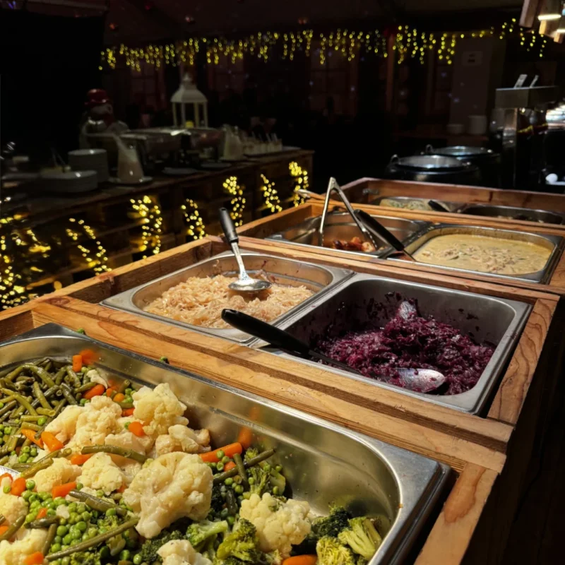 Essen in der Almhütte