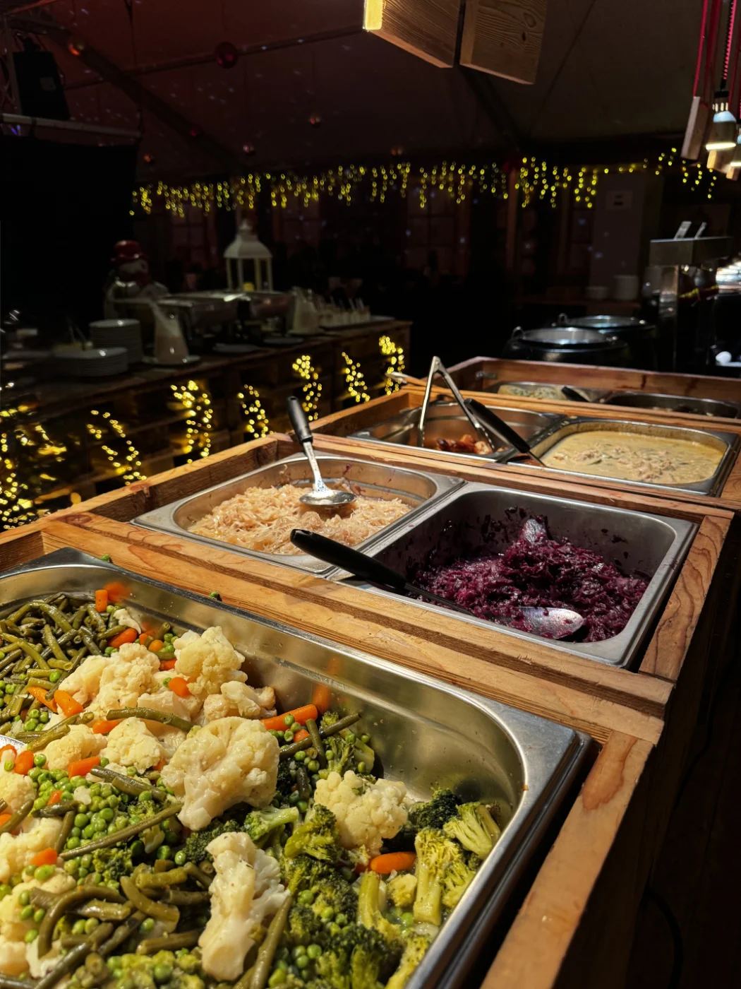 Essen in der Almhütte
