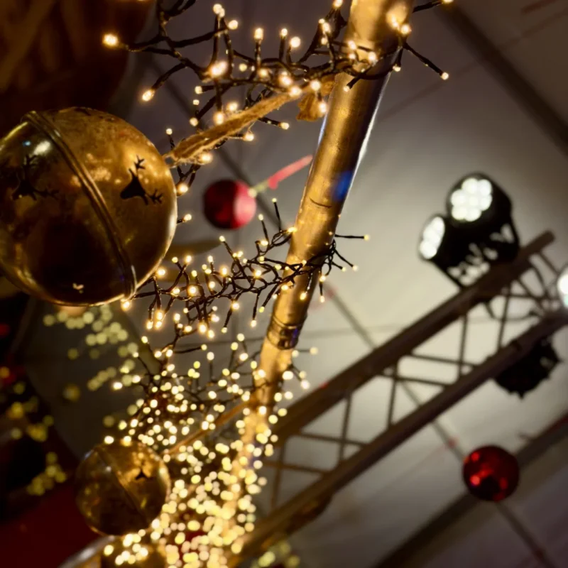 Beleuchtung mit Weihnachtskugel